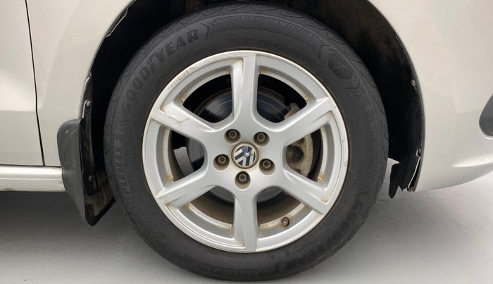 2014 Volkswagen Vento HIGHLINE 1.2 TSI AT, Petrol, Automatic, 67,995 km, Right Front Wheel