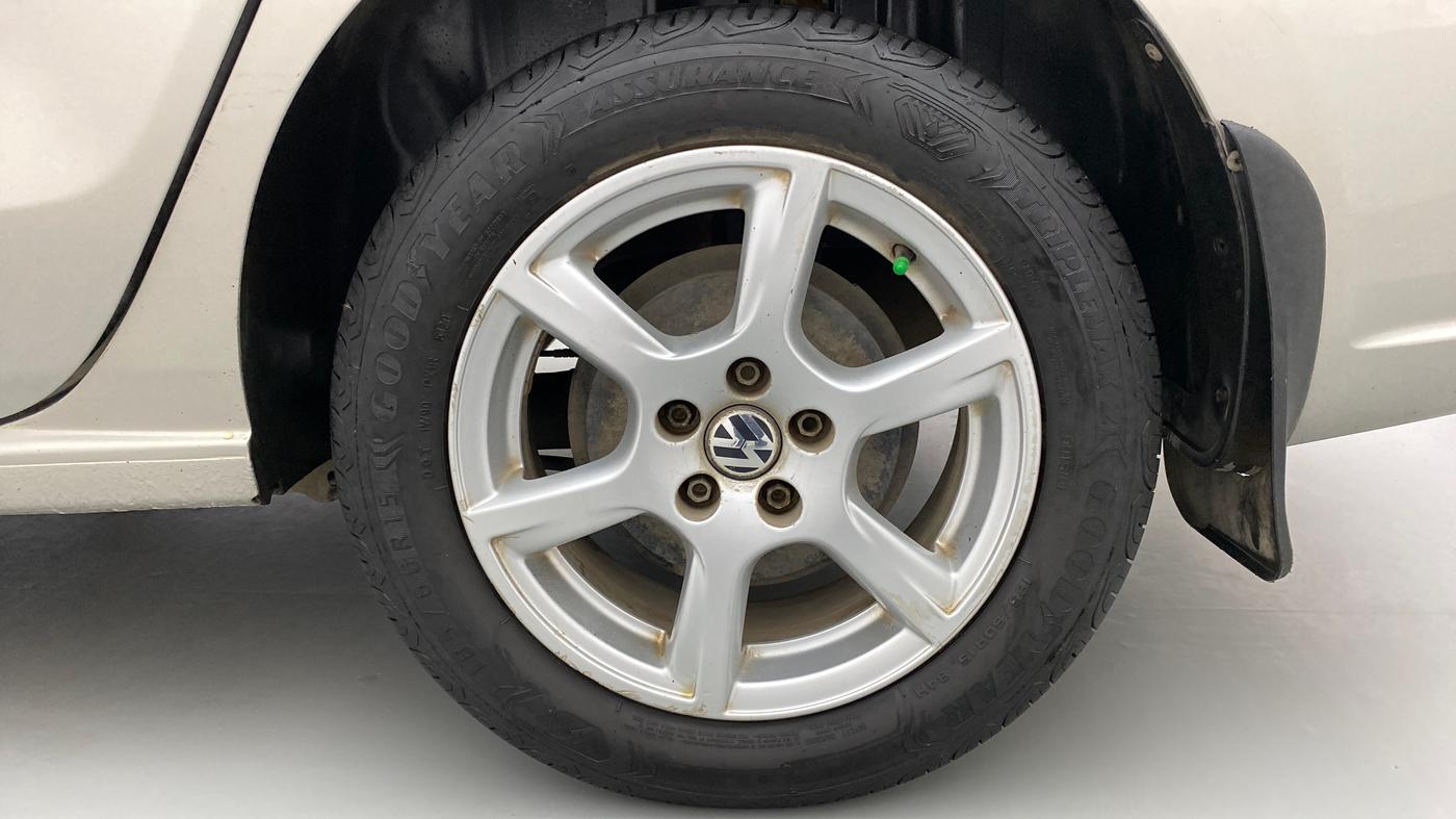 2014 Volkswagen Vento HIGHLINE 1.2 TSI AT, Petrol, Automatic, 67,995 km, Left Rear Wheel