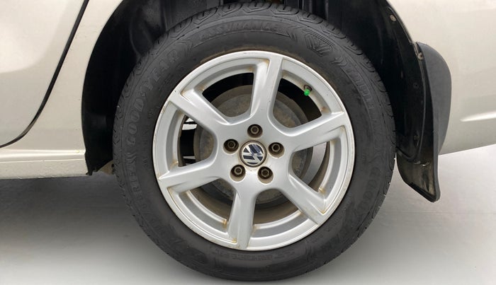 2014 Volkswagen Vento HIGHLINE 1.2 TSI AT, Petrol, Automatic, 67,995 km, Left Rear Wheel