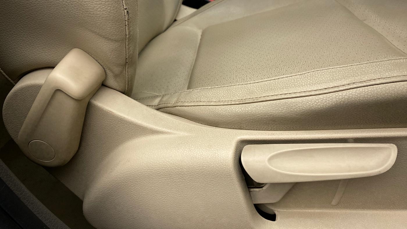 2014 Volkswagen Vento HIGHLINE 1.2 TSI AT, Petrol, Automatic, 67,995 km, Driver Side Adjustment Panel