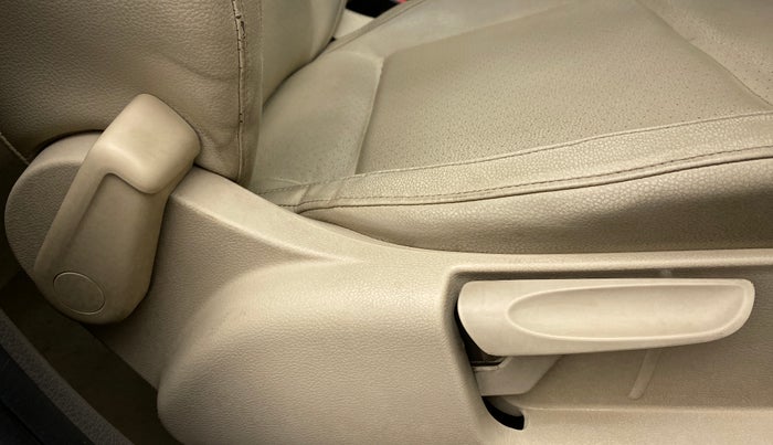 2014 Volkswagen Vento HIGHLINE 1.2 TSI AT, Petrol, Automatic, 67,995 km, Driver Side Adjustment Panel
