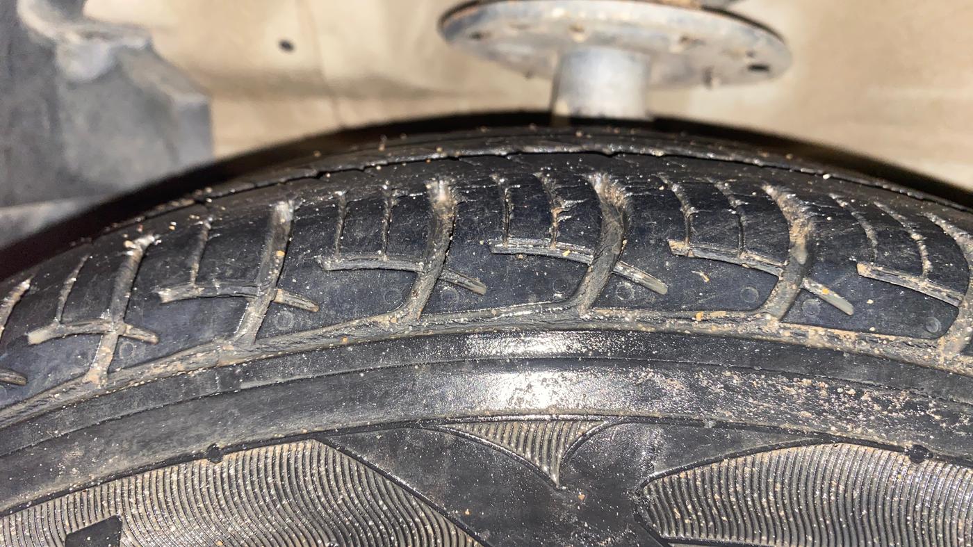 2018 Maruti Ciaz DELTA 1.4 MT PETROL, Petrol, Manual, 62,393 km, Left Front Tyre Tread