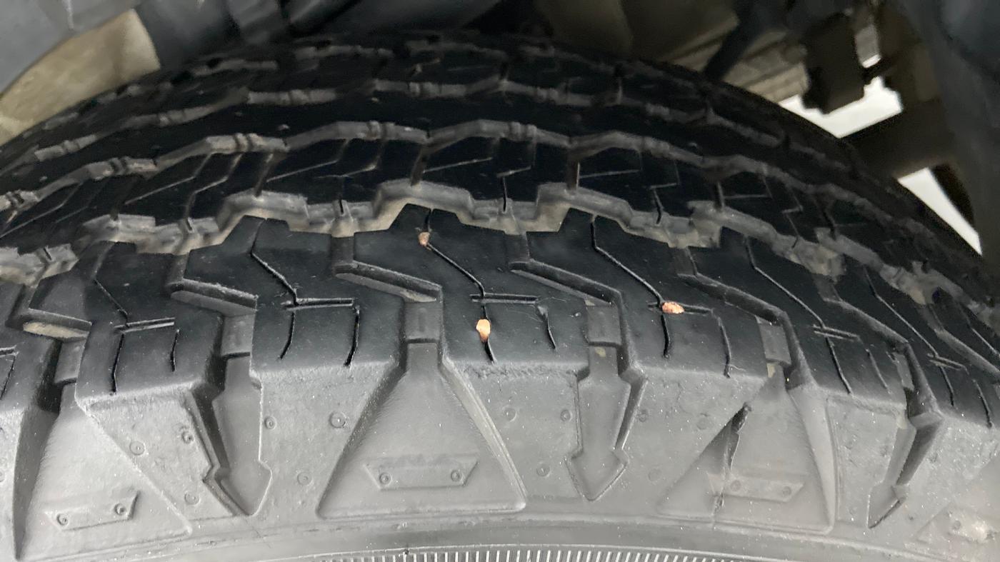 2014 Mahindra XUV500 W6 4X2, Diesel, Manual, 75,628 km, Left Rear Tyre Tread