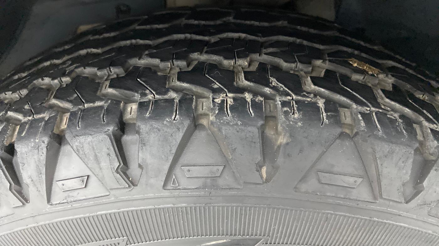 2014 Mahindra XUV500 W6 4X2, Diesel, Manual, 75,628 km, Left Front Tyre Tread