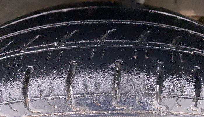 2016 Renault Kwid RXL, Petrol, Manual, 86,781 km, Left Rear Tyre Tread