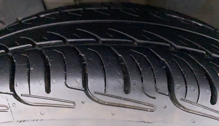 2016 Renault Kwid RXL, Petrol, Manual, 86,781 km, Left Front Tyre Tread