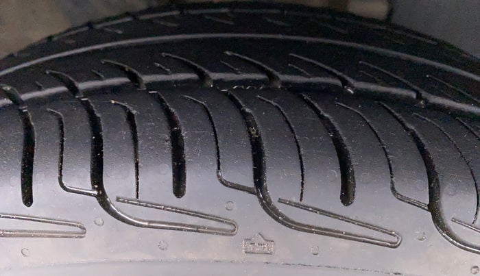2016 Renault Kwid RXL, Petrol, Manual, 86,781 km, Right Front Tyre Tread