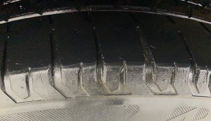 2016 Volkswagen Polo COMFORTLINE 1.2L, Petrol, Manual, 36,599 km, Right Rear Tyre Tread