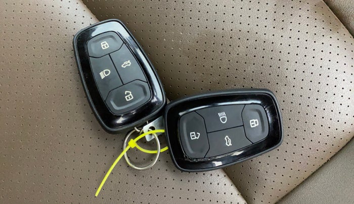 2021 Tata Harrier XZ PLUS 2.0L DUAL TONE, Diesel, Manual, 1,06,689 km, Key Close Up