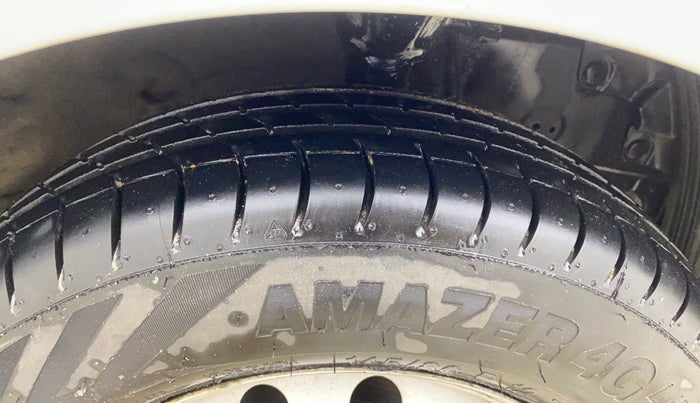 2017 Hyundai Eon ERA +, Petrol, Manual, 25,201 km, Right Front Tyre Tread