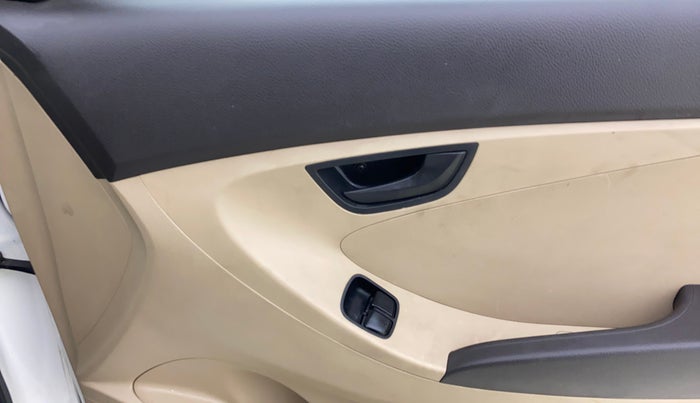 2017 Hyundai Eon ERA +, Petrol, Manual, 25,201 km, Driver Side Door Panels Control