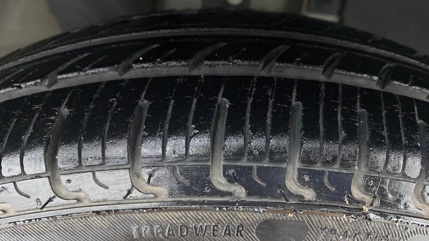 2018 Renault Kwid RXL, Petrol, Manual, 19,764 km, Right Front Tyre Tread