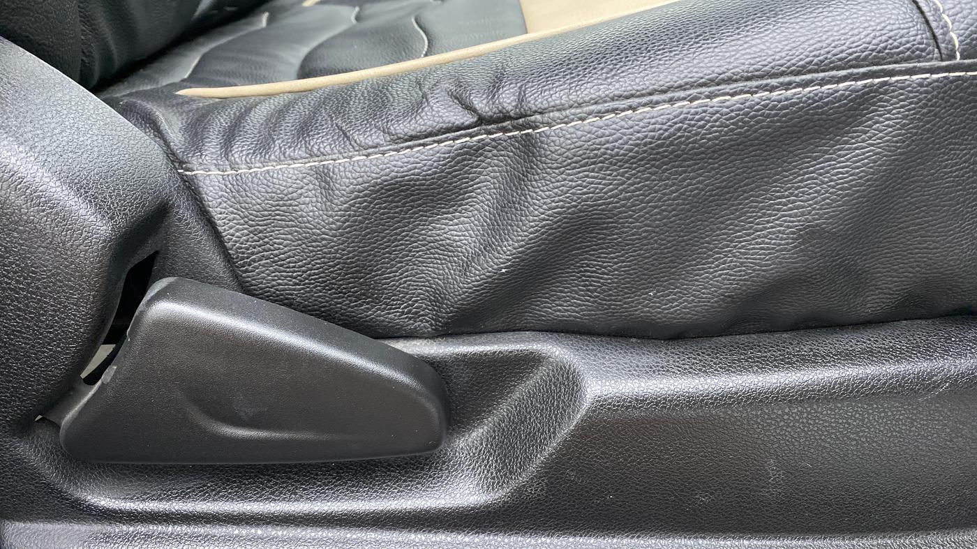 2018 Renault Kwid RXL, Petrol, Manual, 19,764 km, Driver Side Adjustment Panel