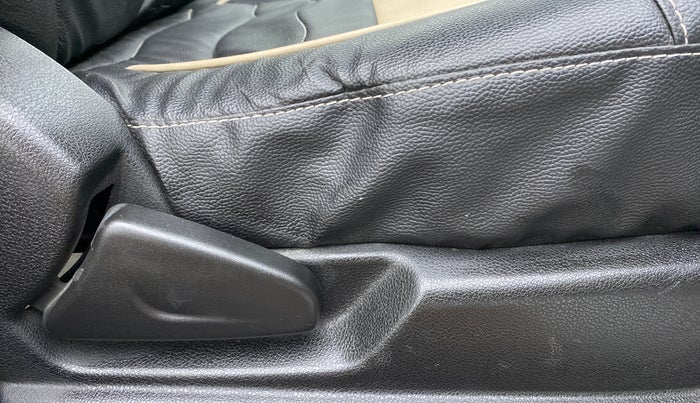 2018 Renault Kwid RXL, Petrol, Manual, 19,764 km, Driver Side Adjustment Panel