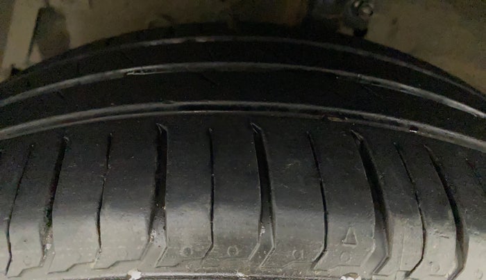 2017 Maruti Ciaz ZETA 1.4  AT PETROL, Petrol, Automatic, 92,127 km, Left Front Tyre Tread