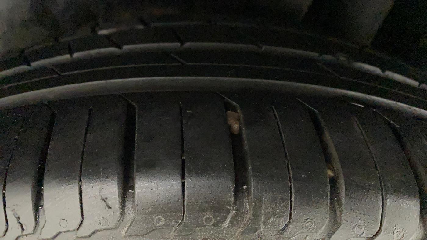 2017 Maruti Ciaz ZETA 1.4  AT PETROL, Petrol, Automatic, 92,127 km, Left Rear Tyre Tread