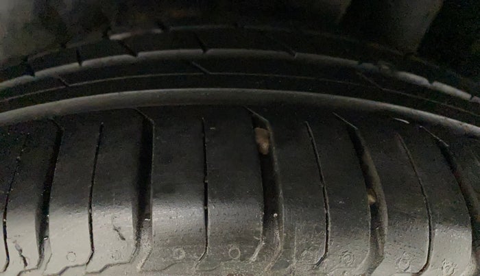 2017 Maruti Ciaz ZETA 1.4  AT PETROL, Petrol, Automatic, 92,127 km, Left Rear Tyre Tread