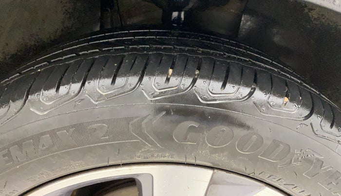 2022 Volkswagen TAIGUN TOPLINE 1.0 TSI MT, Petrol, Manual, 73,571 km, Right Front Tyre Tread