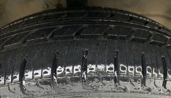 2014 Maruti Wagon R 1.0 VXI, Petrol, Manual, 74,774 km, Right Front Tyre Tread