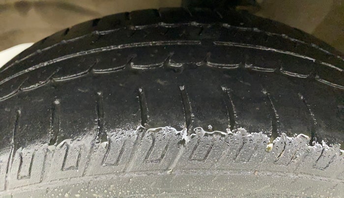 2014 Maruti Wagon R 1.0 VXI, Petrol, Manual, 74,774 km, Left Front Tyre Tread