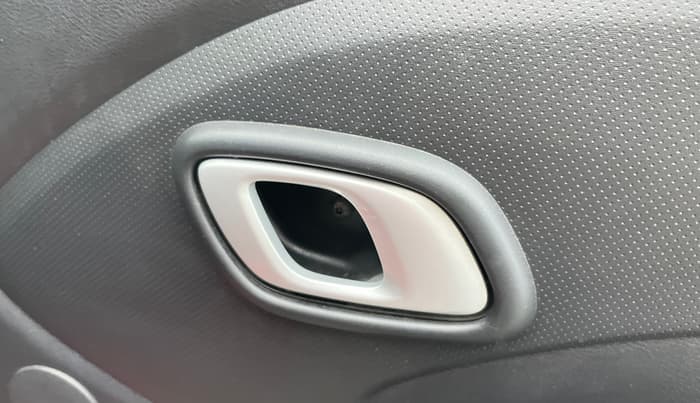 2018 Datsun Redi Go S 1.0 AMT, Petrol, Automatic, 18,995 km, Driver Side Door Panels Control