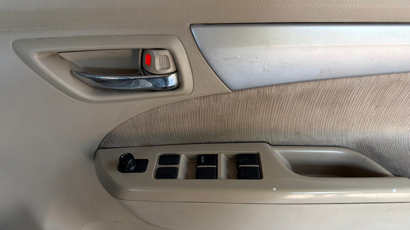 2015 Maruti Ertiga VXI, Petrol, Manual, 70,432 km, Driver Side Door Panels Control