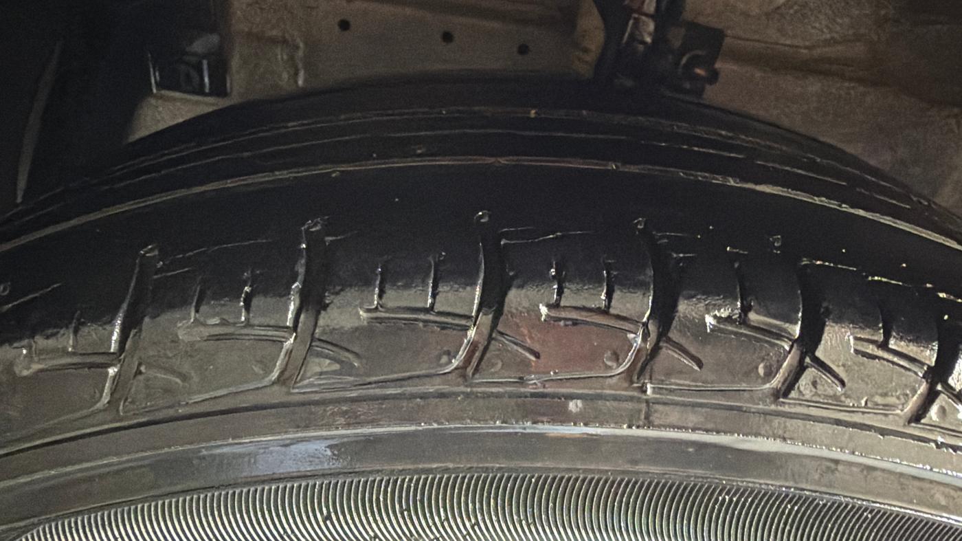 2015 Maruti Ertiga VXI, Petrol, Manual, 70,432 km, Left Front Tyre Tread