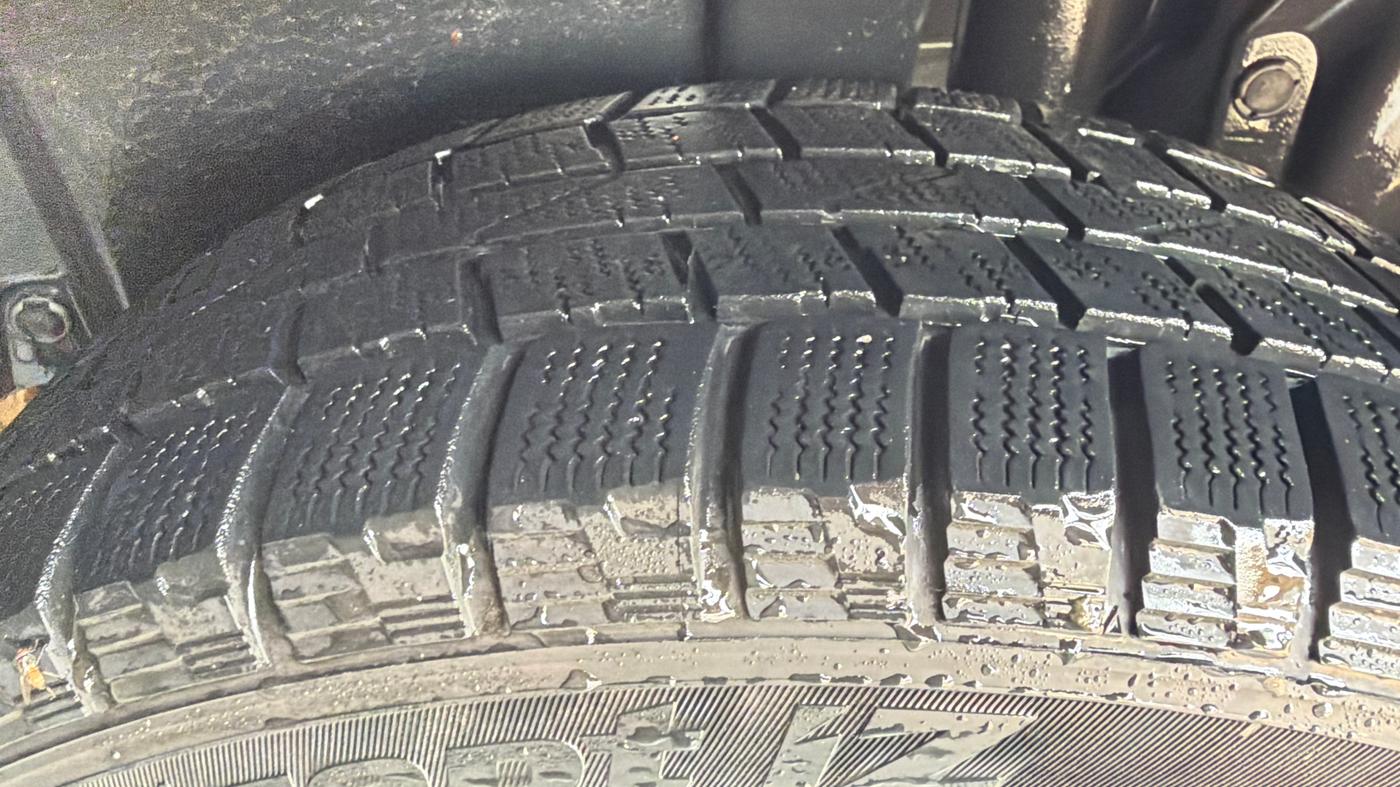 2015 Maruti Ertiga VXI, Petrol, Manual, 70,432 km, Left Rear Tyre Tread