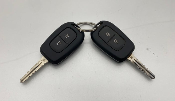 2022 Nissan MAGNITE XL, Petrol, Manual, 27,196 km, Key Close Up