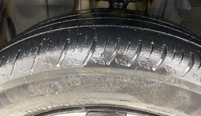 2022 Nissan MAGNITE XL, Petrol, Manual, 27,196 km, Left Front Tyre Tread