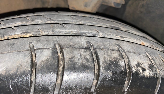 2011 Hyundai i10 MAGNA 1.2, Petrol, Manual, 40,907 km, Left Front Tyre Tread