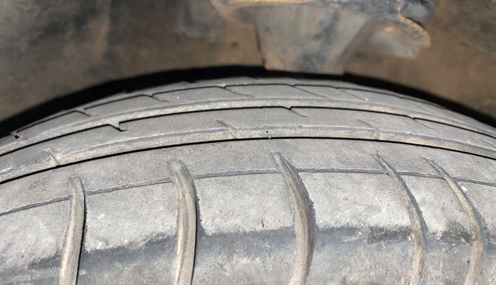 2011 Hyundai i10 MAGNA 1.2, Petrol, Manual, 40,907 km, Right Front Tyre Tread