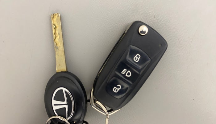 2022 Tata Tiago XZ PLUS PETROL, Petrol, Manual, 39,779 km, Key Close Up