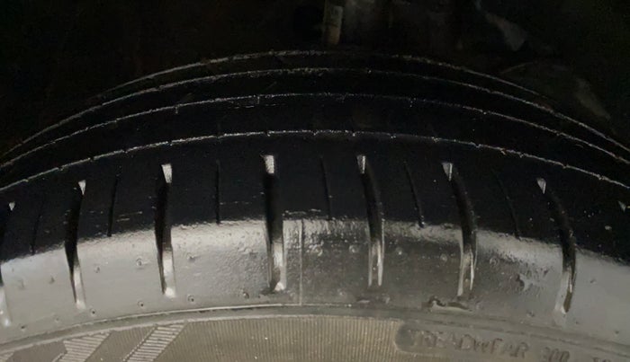 2020 Maruti Baleno ZETA PETROL 1.2, Petrol, Manual, 27,111 km, Right Front Tyre Tread