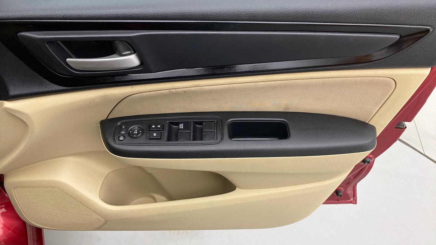 2020 Honda Amaze 1.2 SMT I VTEC, Petrol, Manual, 15,898 km, Driver Side Door Panels Control