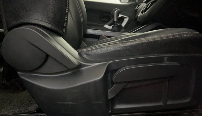 2020 Tata Harrier XM 2.0L KRYOTEC, Diesel, Manual, 95,786 km, Driver Side Adjustment Panel