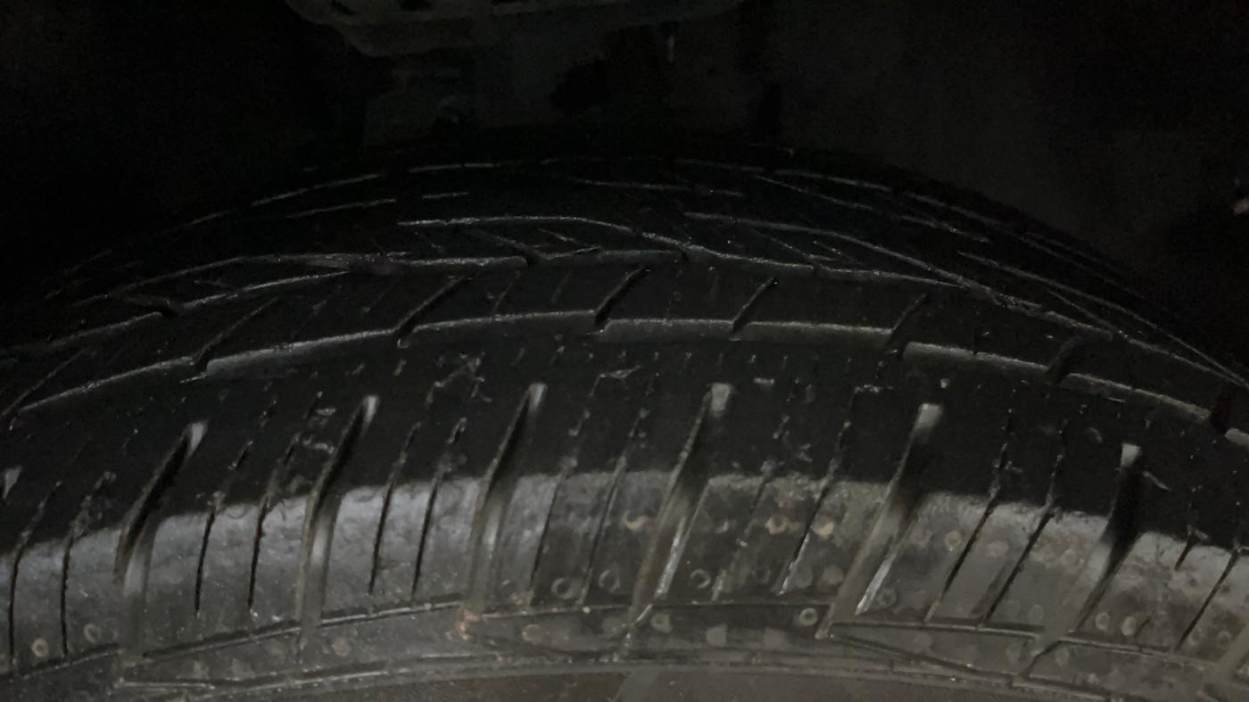 2020 Tata Harrier XM 2.0L KRYOTEC, Diesel, Manual, 95,786 km, Right Front Tyre Tread