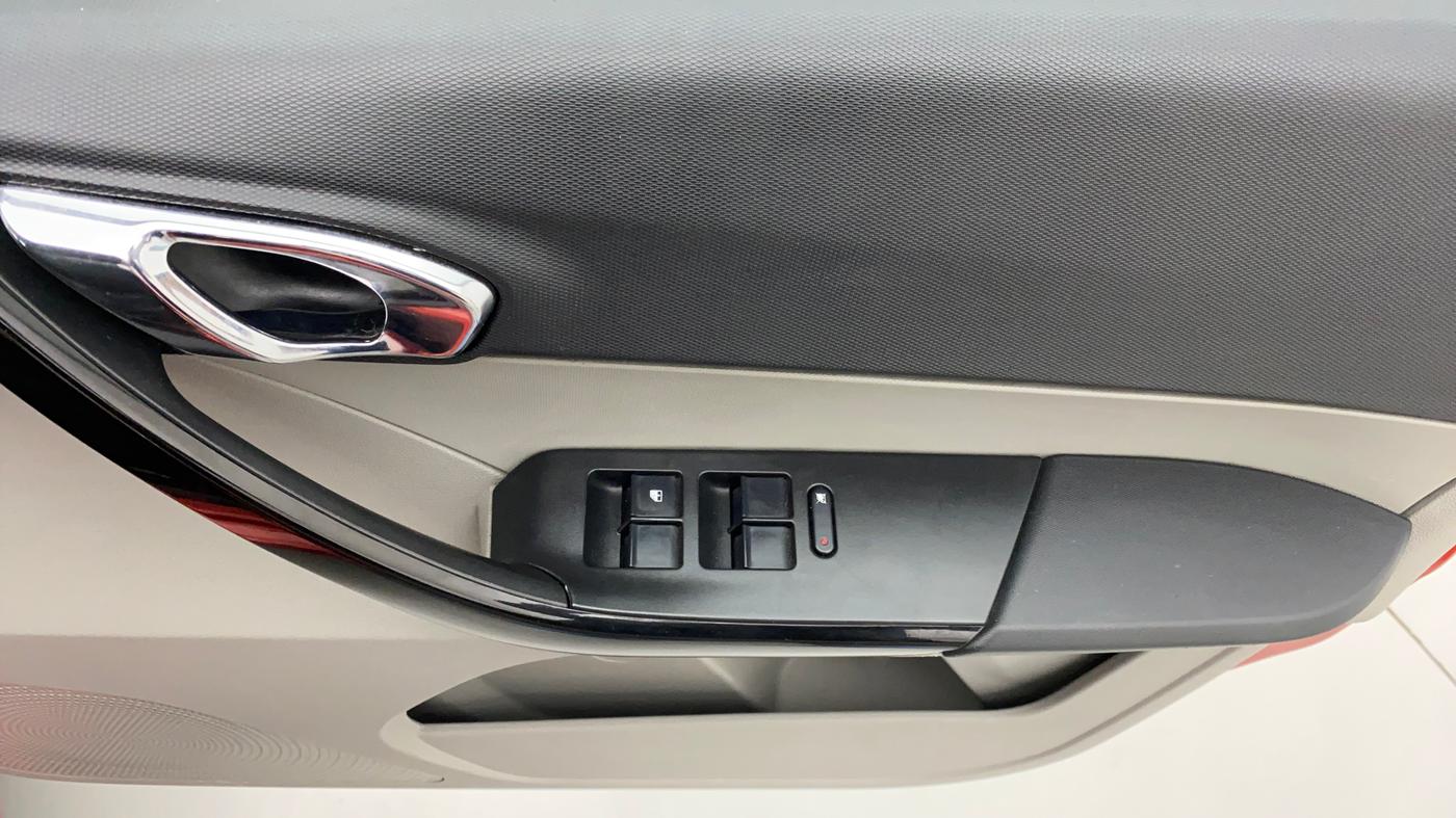2017 Tata Tiago XZ 1.2 REVOTRON, Petrol, Manual, 32,289 km, Driver Side Door Panels Control