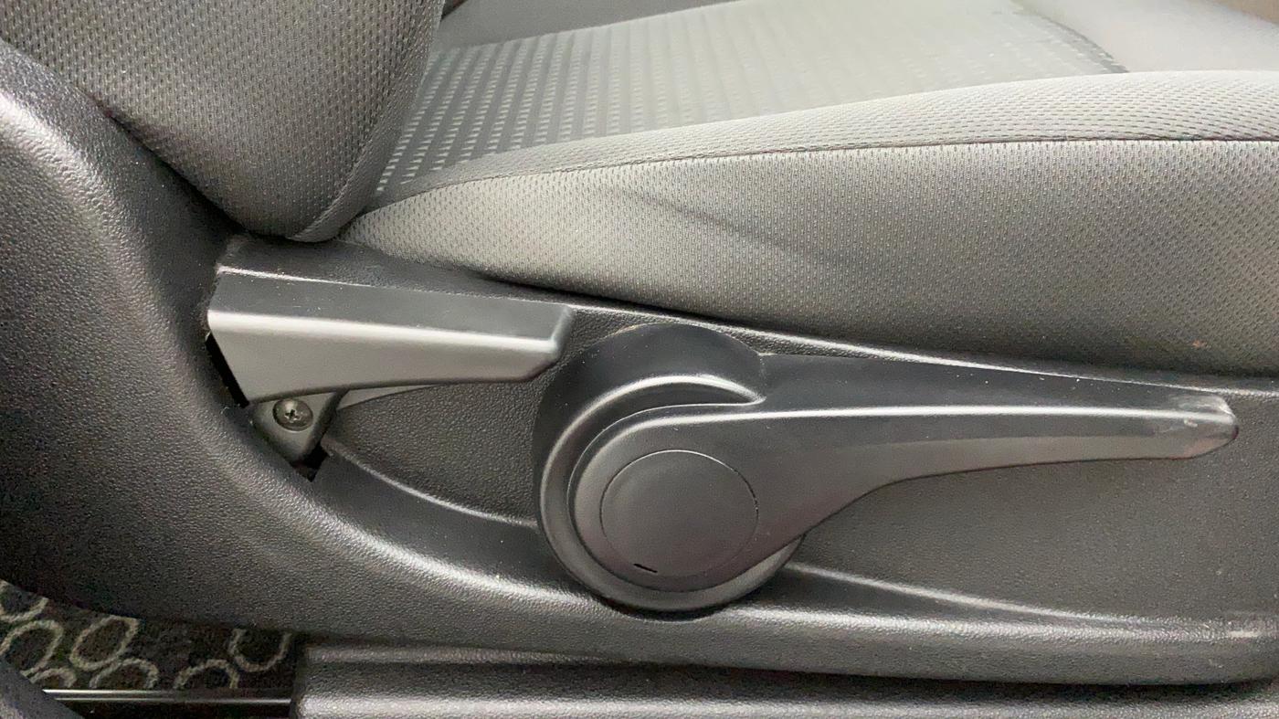 2017 Tata Tiago XZ 1.2 REVOTRON, Petrol, Manual, 32,289 km, Driver Side Adjustment Panel