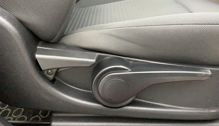 2017 Tata Tiago XZ 1.2 REVOTRON, Petrol, Manual, 32,289 km, Driver Side Adjustment Panel