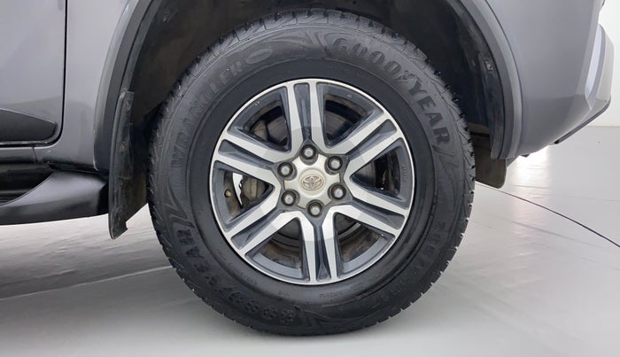2017 Toyota Fortuner 2.8 4x2 MT, Diesel, Manual, 45,929 km, Right Front Tyre
