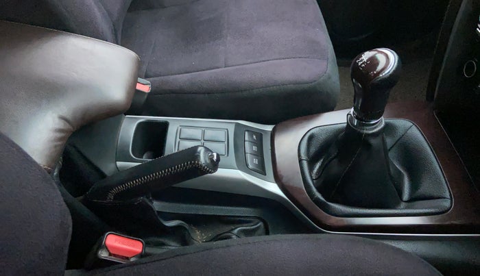 2017 Toyota Fortuner 2.8 4x2 MT, Diesel, Manual, 45,929 km, Gear Lever