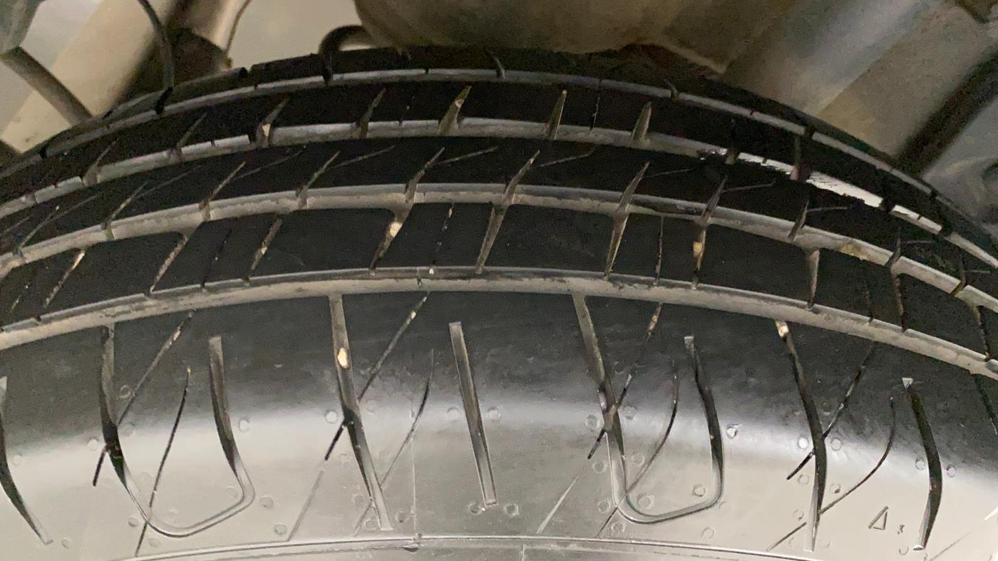 2019 Renault Duster RXS CVT, Petrol, Automatic, 91,088 km, Left Rear Tyre Tread