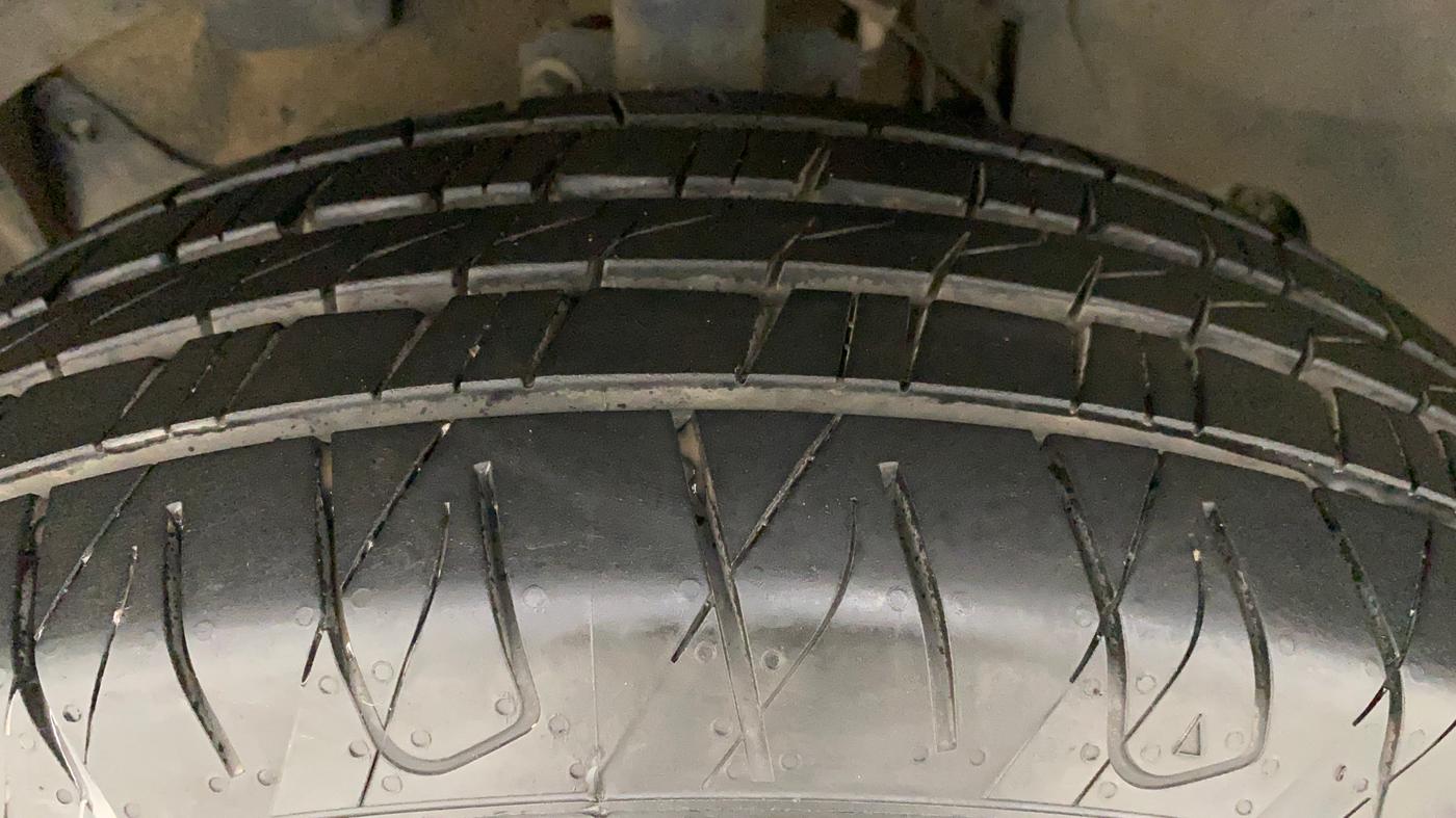 2019 Renault Duster RXS CVT, Petrol, Automatic, 91,088 km, Left Front Tyre Tread