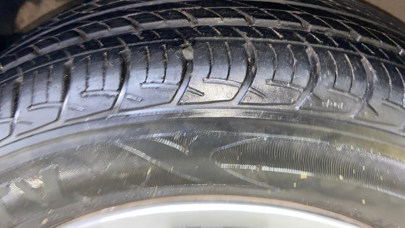 2018 Maruti Baleno DELTA PETROL 1.2, Petrol, Manual, 90,283 km, Left Front Tyre Tread