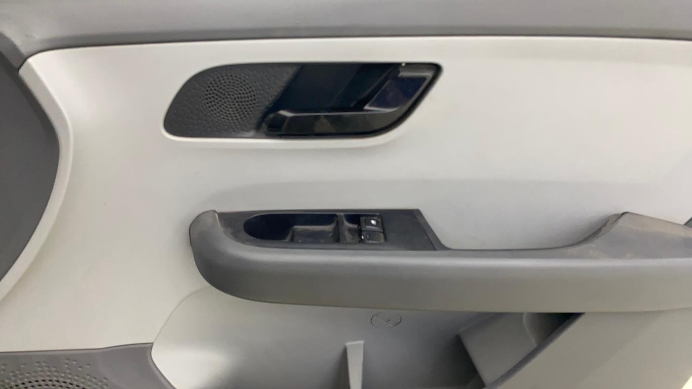 2020 Tata ALTROZ XE PETROL, Petrol, Manual, 48,591 km, Driver Side Door Panels Control