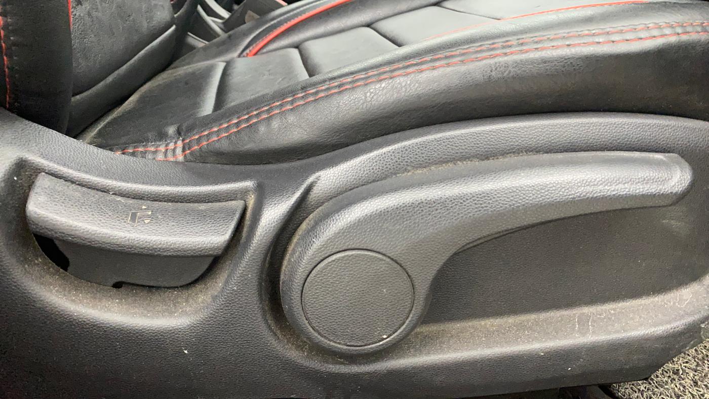 2017 Hyundai i20 Active 1.2 SX, Petrol, Manual, 77,809 km, Driver Side Adjustment Panel