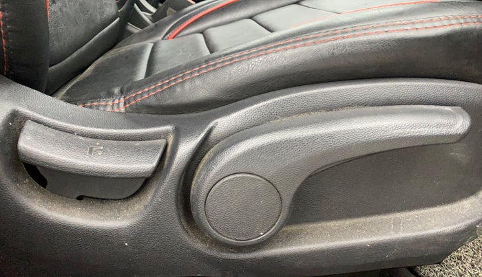 2017 Hyundai i20 Active 1.2 SX, Petrol, Manual, 77,809 km, Driver Side Adjustment Panel