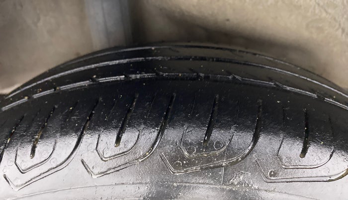 2016 Honda Jazz 1.2L I-VTEC S AT, Petrol, Automatic, 76,237 km, Right Rear Tyre Tread
