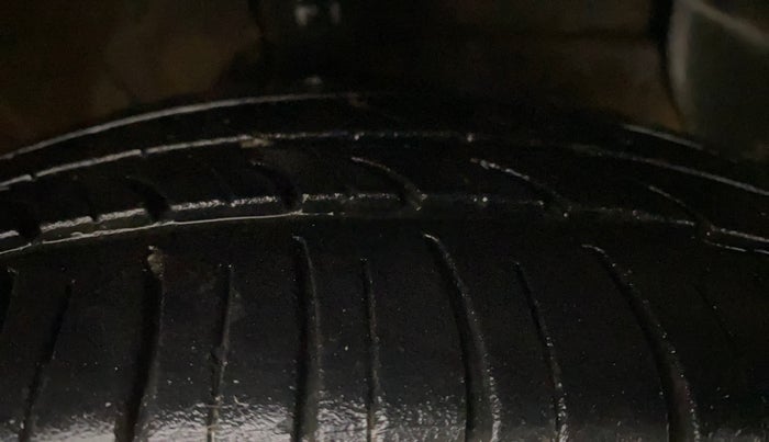 2022 Hyundai GRAND I10 NIOS SPORTZ 1.2 KAPPA VTVT CNG, CNG, Manual, 64,074 km, Right Front Tyre Tread